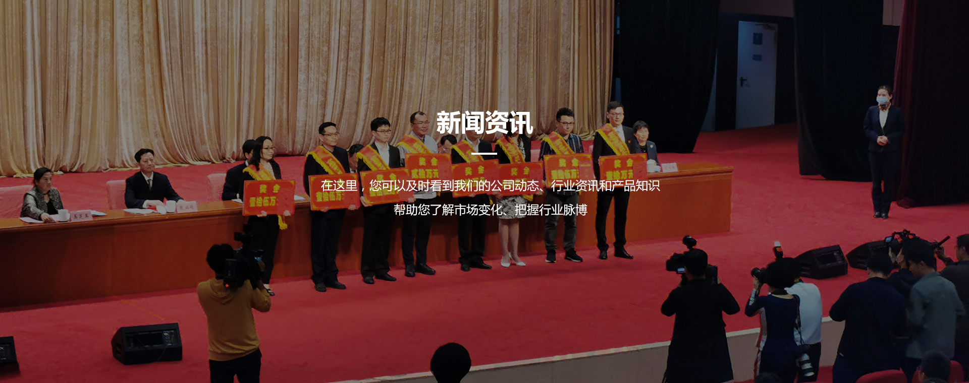 【2003网站太阳集团快讯】肥西县总工会向导来司慰问奋战在高温一线的职工